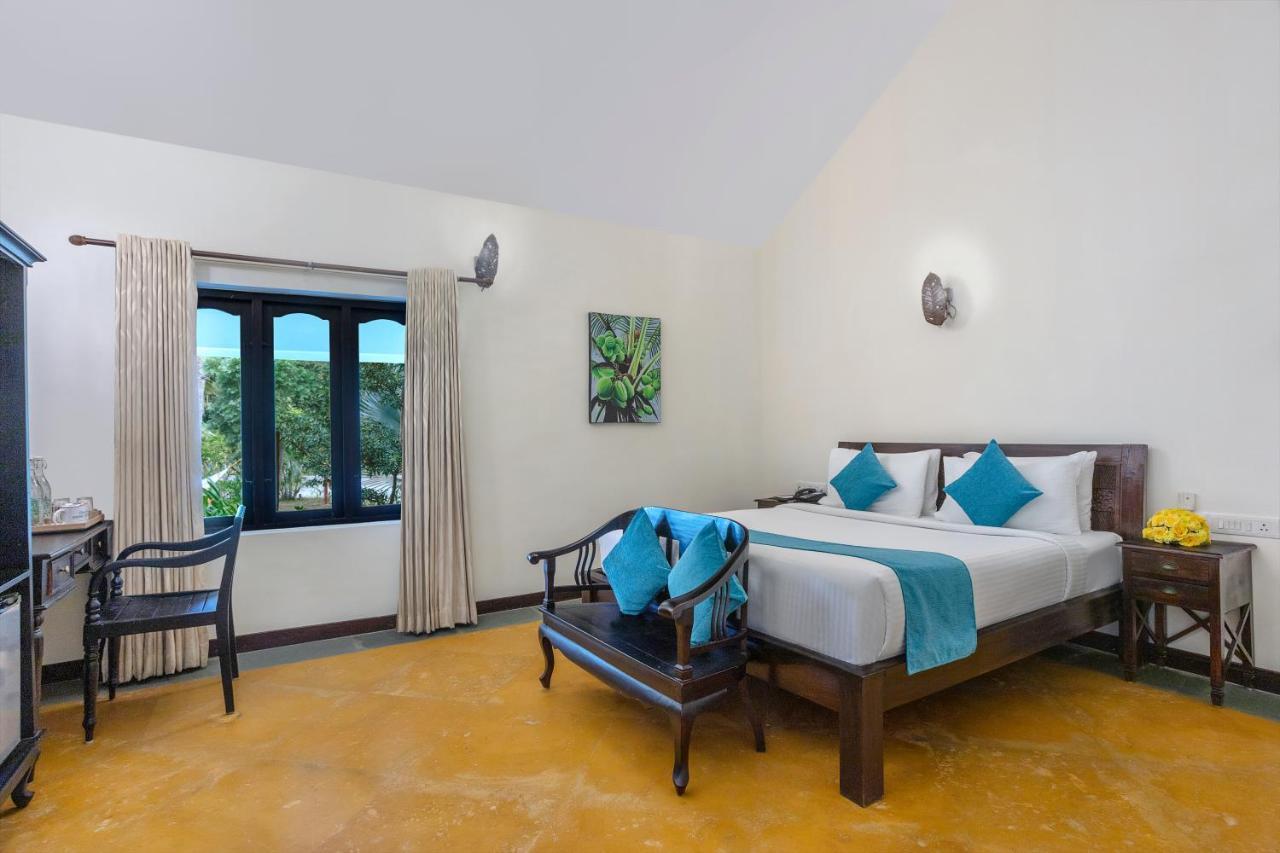 Estuary Sarovar Portico Poovar Exterior foto