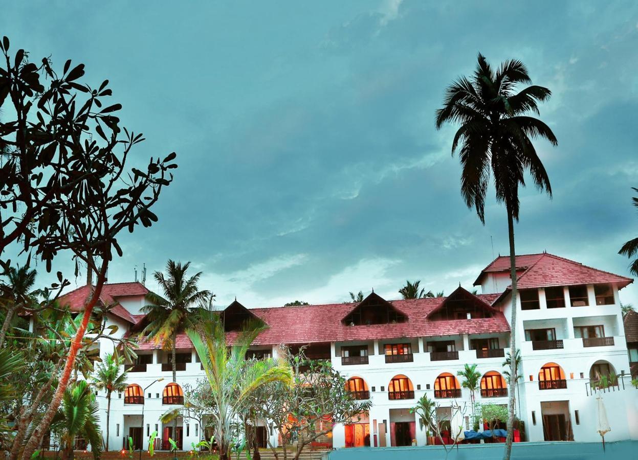 Estuary Sarovar Portico Poovar Exterior foto