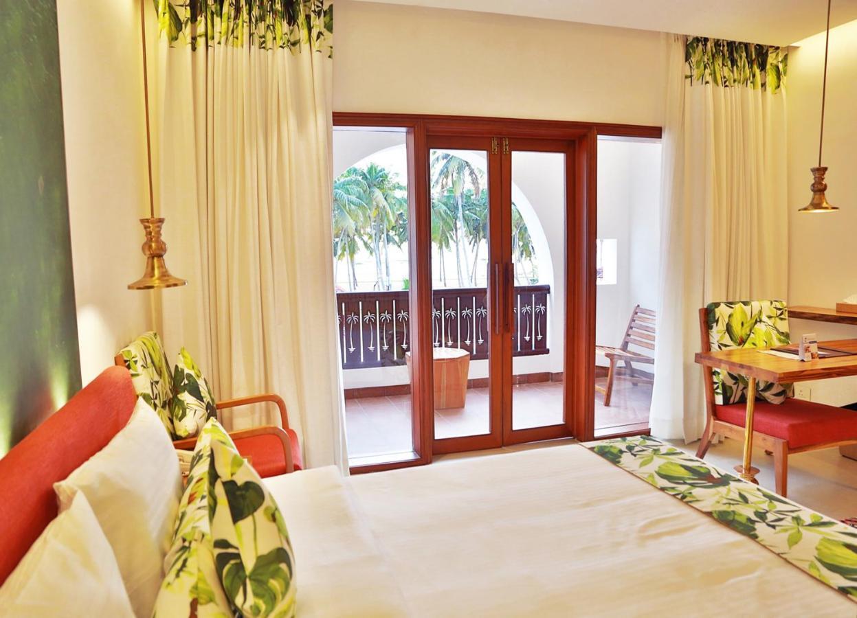 Estuary Sarovar Portico Poovar Exterior foto