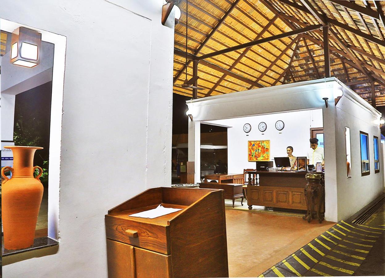 Estuary Sarovar Portico Poovar Exterior foto