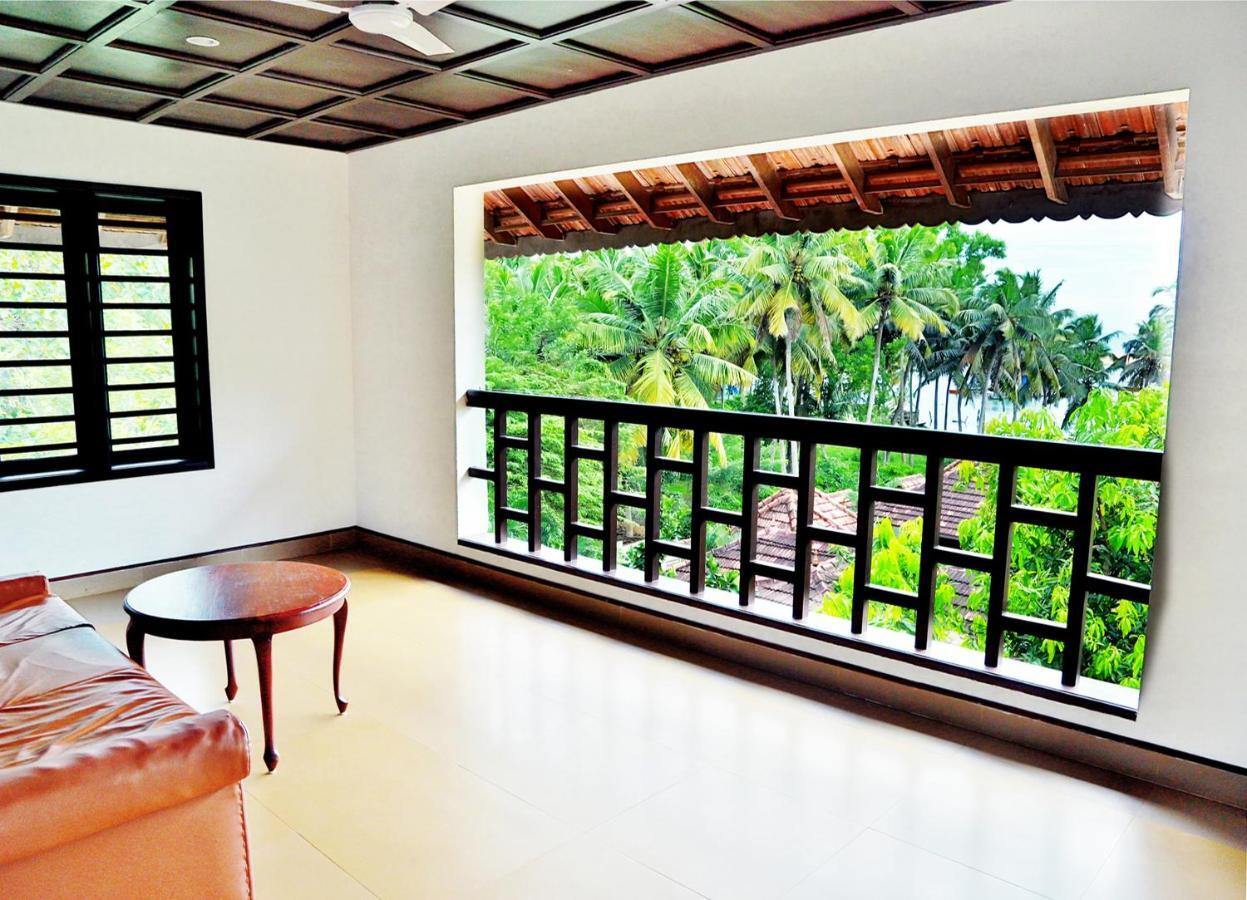 Estuary Sarovar Portico Poovar Exterior foto