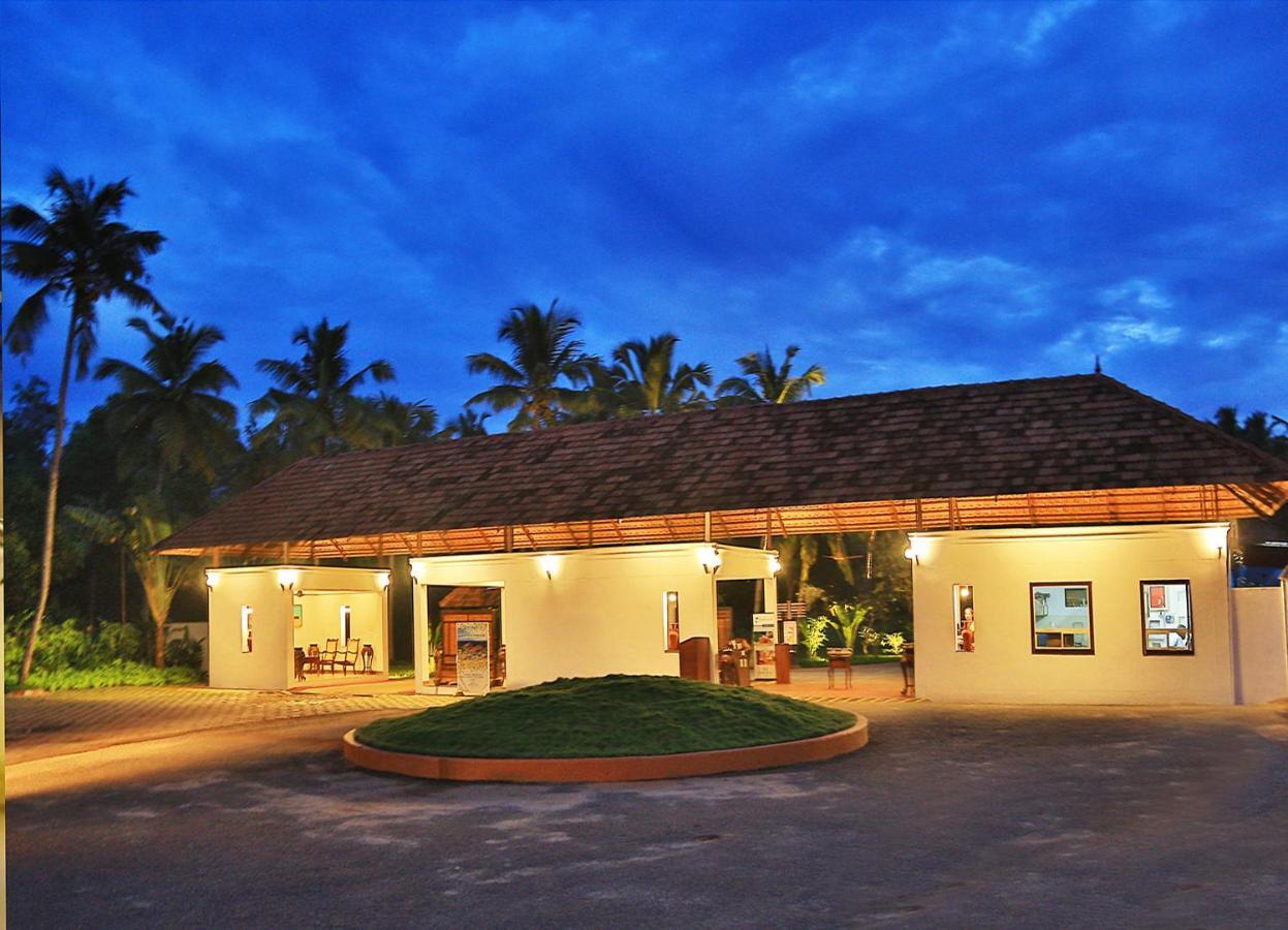 Estuary Sarovar Portico Poovar Exterior foto