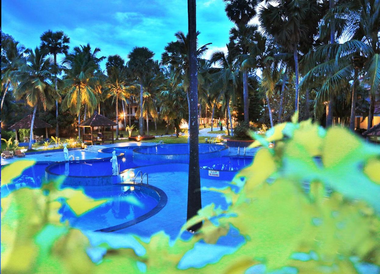 Estuary Sarovar Portico Poovar Exterior foto