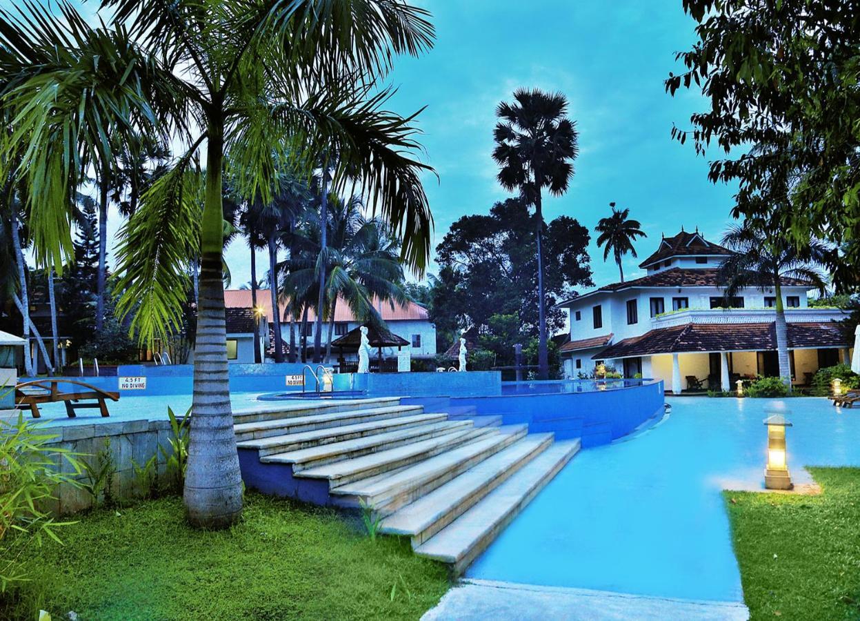 Estuary Sarovar Portico Poovar Exterior foto