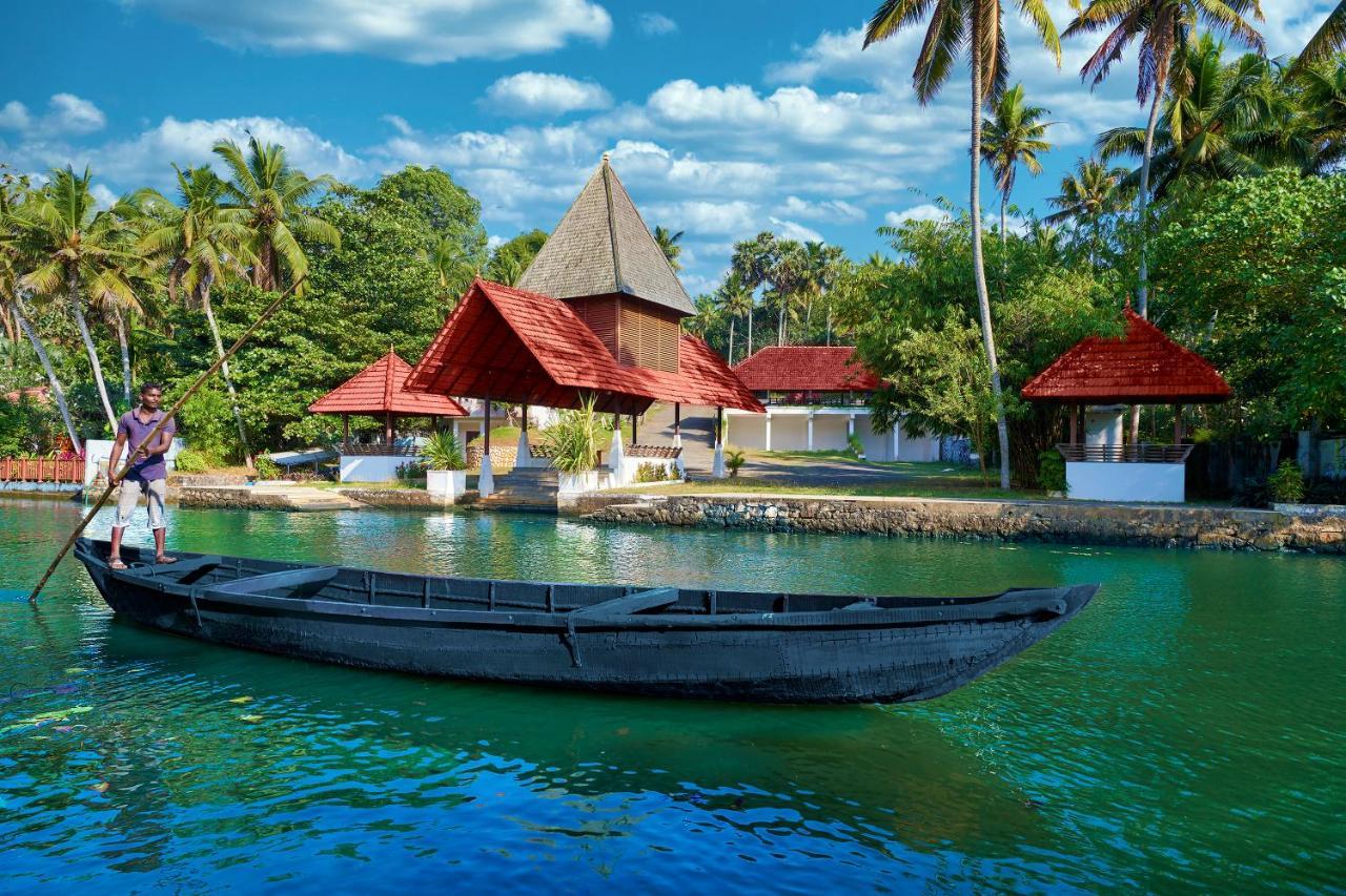 Estuary Sarovar Portico Poovar Exterior foto